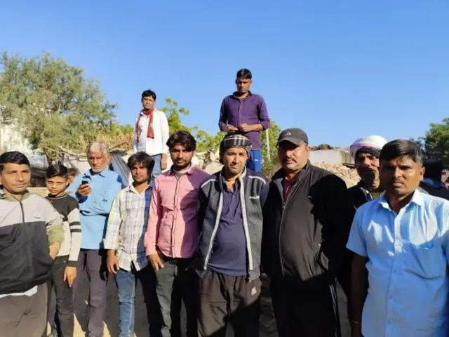 करीरी गावातील लोक म्हणतात की आम्ही पंचायतीच्या निर्णयासोबत आहोत.