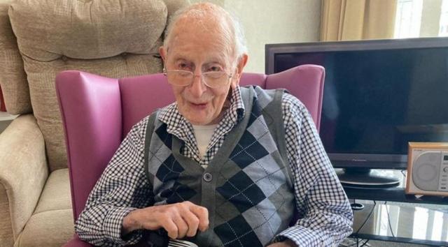 111-летний британец — теперь самый старый мужчина на свете