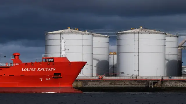 Танкер в нефтяном порту в Мидлсбро