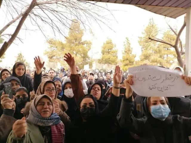 تجمع خانواده‌ها مقابل فرمانداری قم