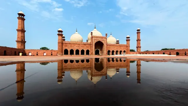 ਲਾਹੌਰ ਦੀ ਮਸ਼ਹੂਰ ਬਾਦਸ਼ਾਹੀ ਮਸਜਿਦ