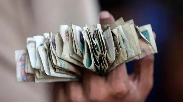 မထသစနစ်တုန်းက ငွေကိုင် စပယ်ယာတစ်ဦးမြင်ကွင်း 