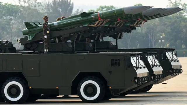 ၂၀၂၃ ခုနှစ် တပ်မတော်နေ့ အခမ်းအနားမှာတွေ့ရတဲ့စစ်ကောင်စီစစ်လက်နက်ပစ္စည်းတွေ