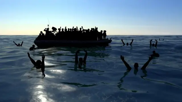 ስደተኛታት ኣብ ባሕሪ