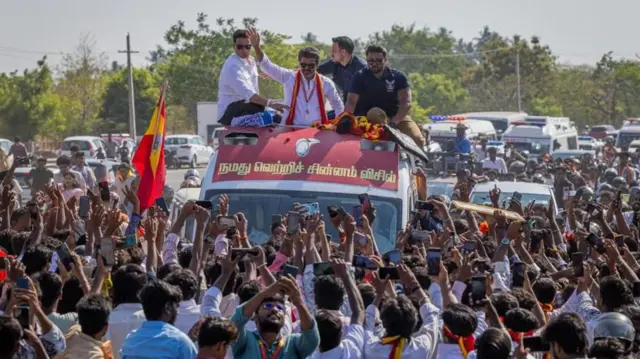 'நேரம் வரும்போது நான் வருவேன்' – அரசியலுக்குள் நுழைய விஜய் அஸ்திவாரம் போட்டது எப்படி?