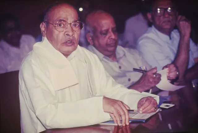 ख़बरों के मुताबिक पूर्व प्रधानमंत्री पीवी नरसिम्हा राव ने जस्टिस रामास्वामी के ख़िलाफ़ महाभियोग प्रस्ताव का विरोध किया था