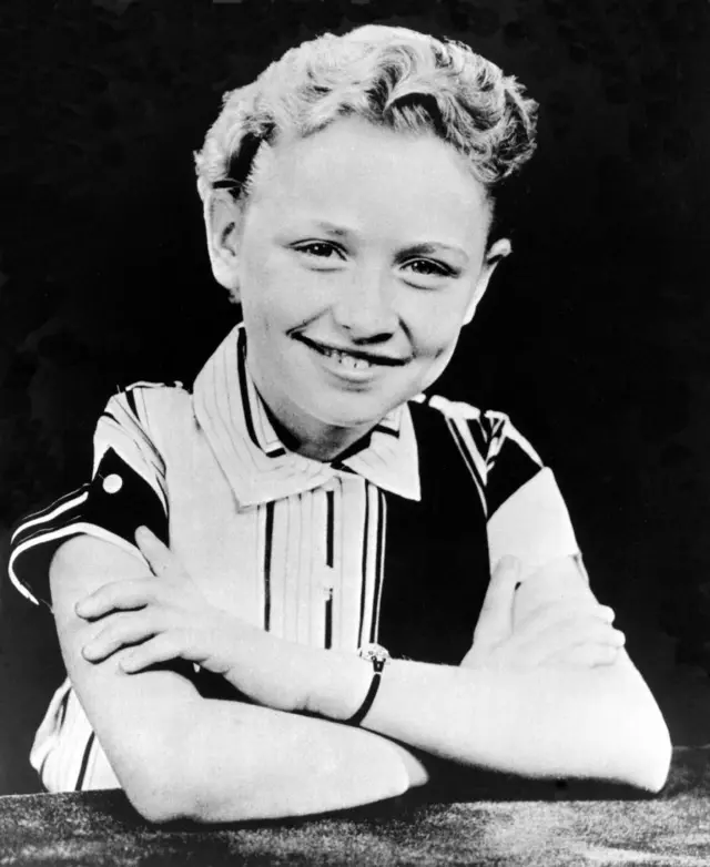 La cantante Dolly Parton en un retrato de 1955