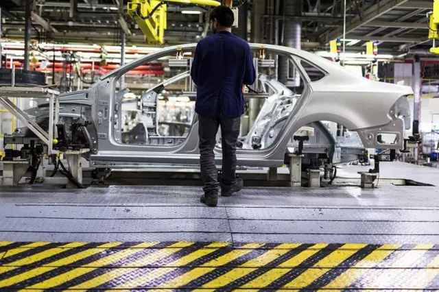 फॉक्सवॅगनच्या भारतीय युनिटमधील कार जोडणी (असेम्बलिंग) 