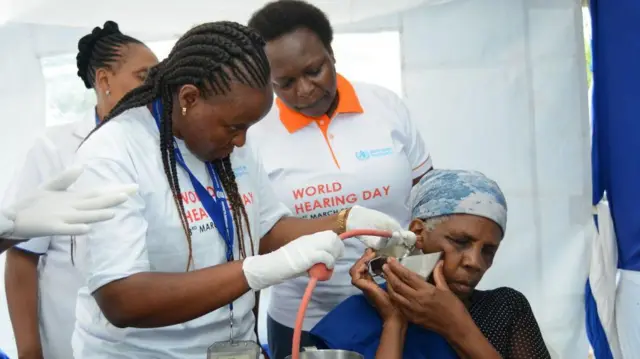 Onye nwere ọrịa ntị na ndị ọrụ ahụike