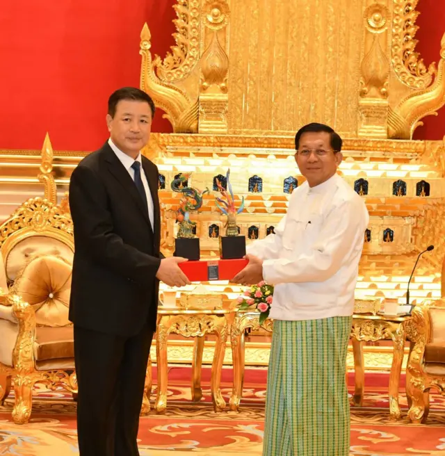 စစ်ကောင်စီဥက္ကဋ္ဌ ဗိုလ်ချုပ်မှူးကြီးမင်းအောင်လှိုင် နဲ့ မစ္စတာဝမ်ချောက်ဟုန် 