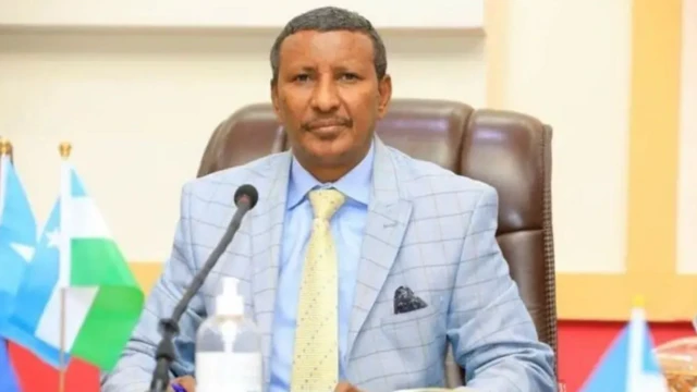 Wasiirka warfaafinta Puntland Maxamuud Caydiid dirir.
