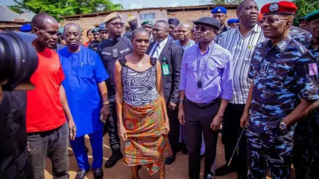 Nwaanyị so na ndị e gburu ezinaụlọ ya na Benue Steeti ka ọ nọ n'akụkọ Gọvanọ Hyacinth na Onyeisi ndị uweojii.