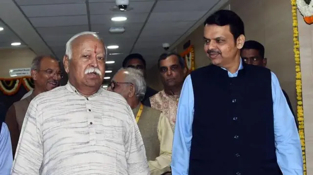 ఆర్ఎస్ఎస్ చీఫ్ మోహన్ భాగవత్, దేవేంద్ర ఫడణవీస్