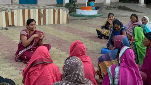 दारुच्या विरोधात आणि पाण्याच्या बाजूने लढणारी नंदुरबारची कणखर सरपंच