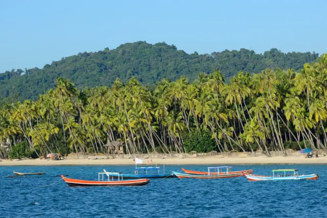 ရခိုင်က ကမ္ဘာကျော် ငပလီ ကမ်းခြေအလှ