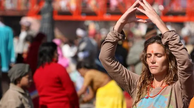 हरिद्वार में कुंभ के दौरान भी कई विदेशी आते हैं जो भारतीय संस्कृति को देखना समझना चाहते हैं