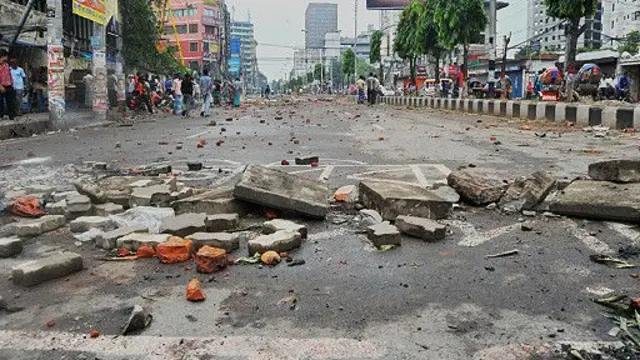 ২০১৩ সালের পাঁচ ও ছয়ই মে শক্তি প্রয়োগ করে হেফাজতে ইসলামের সমাবেশ ভঙ্গ করে দেয় আইনশৃঙ্খলা বাহিনী