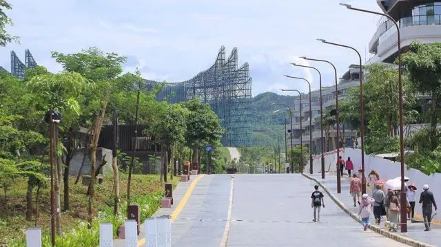 Peraturan Presiden (Perpres) Nomor 79 Tahun 2025 menetapkan Ibu Kota Nusantara (IKN) di Penajam Paser Utara, Kalimantan Timur, menjadi "ibu kota politik" pada 2028.