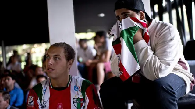 Şili birinci lig takımı El Club Palestino'nun taraftarları 2015 yılında bir karşılaşmayı takip ediyor.