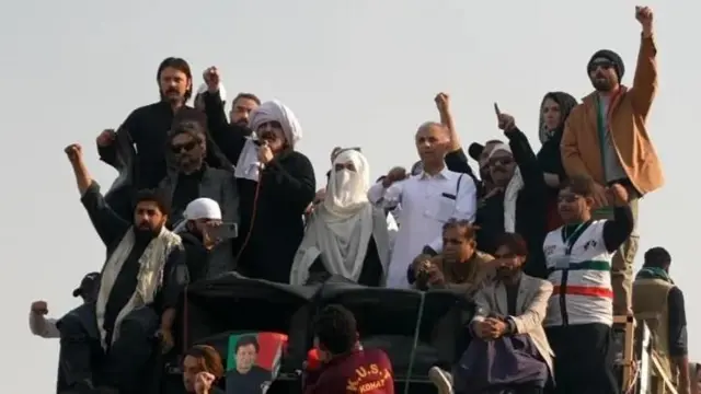 ਅਲੀ ਅਮੀਨ ਗੰਡਾਪੁਰ ਅਤੇ ਬੁਸ਼ਰਾ ਬੀਬੀ 