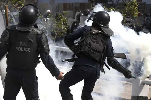 तीनकुनेमा प्रदर्शन नियन्त्रण गर्न खटिएको प्रहरी