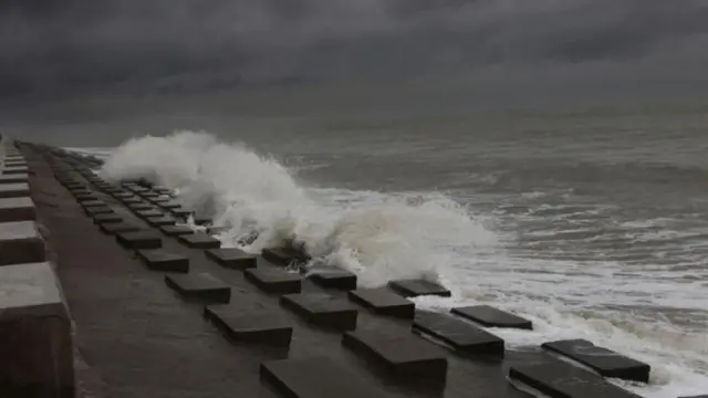 દરિયા કિનારે પવનની તસવીર 