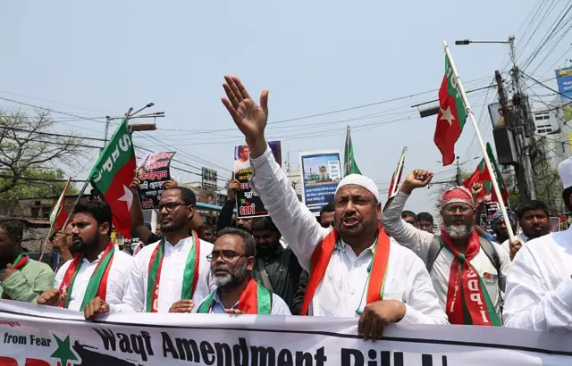 வக்ஃப் சட்டத் திருத்தம்: அ.தி.மு.க எதிர்த்து வாக்களித்தது விவாதமாவது ஏன்? 