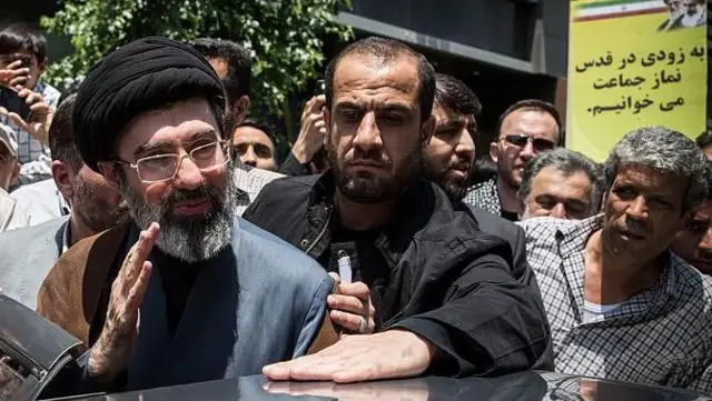 મધ્યપૂર્વ તણાવ, ઇઝરાયલ-અમેરિકા અને ઈરાનનું યુદ્ધ, મોજતબા અલી ખામેનેઈ કોણ છે, આયતુલ્લાહ અલી ખામેનેઈના દીકરા, ઈરાનના નવા સર્વોચ્ચ નેતાની પસંદગી, બીબીસી ગુજરાતી ઇન્ટરનેશનલ સમાચાર આંતરરાષ્ટ્રીય ન્યૂઝ