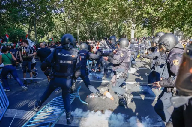 vuelta, prekinuta biciklistička trka u madridu