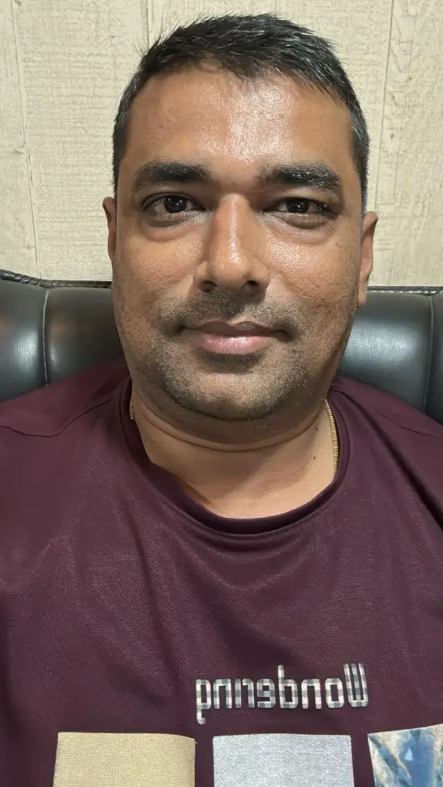 ગુજરાતીઓ નેપાળમાં ફસાયા, પર્યટન કે યાત્રા કૈલાશ માનસરોવર માટે રાજકોટ, અમદાવાદ અને ભાવનગરથી ગયેલા ગુજરાતીઓ, જેન ઝી વિરોધપ્રદર્શન, સોશિયલ મીડિયા ઉપર પ્રતિબંધ, નેપાળ યુવા આંદોલન, નેપાળ હિંસા, વડા પ્રધાન ઓપી શર્મા ઓલીનું રાજીનામું, રાષ્ટ્રપતિ રાજીનામું, કાઠમંડુમાં સેના, બીબીસી ગુજરાતી 