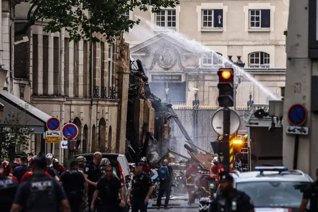 Paris’in merkezinde gerçekleşen patlamada 37 kişi yaralandı