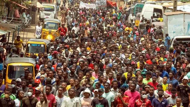 Эксперттердин ырасташынча, чыныгы өзгөрүүлөргө жетишүү үчүн онлайн жана офлайн ыкмаларды айкалыштырган "гибриддик стратегиялар" зарыл