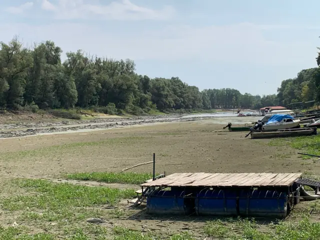 Barački kanal koji je gotovo potpuno presušio