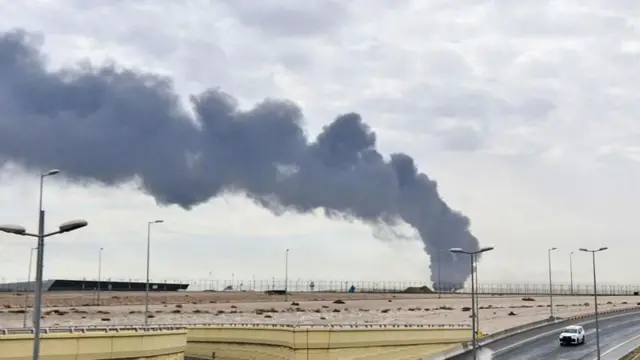 कुवेत सिटीच्या आंतरराष्ट्रीय विमानतळावरील फ्यूल डेपोवर बुधवारी (25 मार्च) एक ड्रोन हल्ला झाला