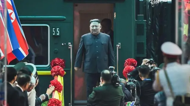 કિમ જોંગ ઉન ઉત્તર કોરિયામાં બહુ ઓછા બહાર નીકળે છે પરંતુ જ્યારે તેઓ બહાર જાય છે તો મોટાભાગે ટ્રેનમાં જ યાત્રા કરે છે