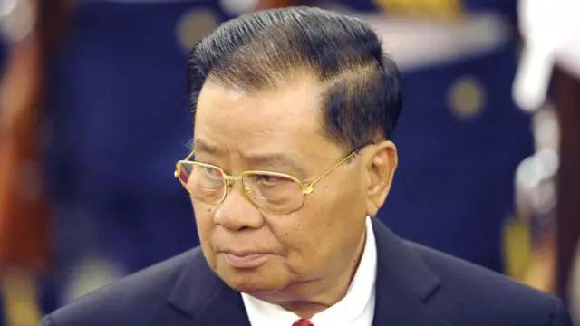 ၂၀၁၀ ပြည့်နှစ်မှာ တရုတ်နိုင်ငံကို နိုင်ငံတော်ခရီးစဥ်အနေနဲ့ရောက်ချိန် မြင်တွေ့ရတဲ့ ဗိုလ်ချုပ်မှူးကြီး သန်းရွှေ