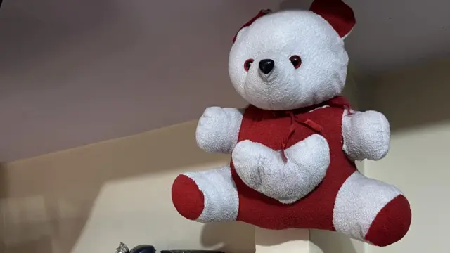 आयुषी का कमरा