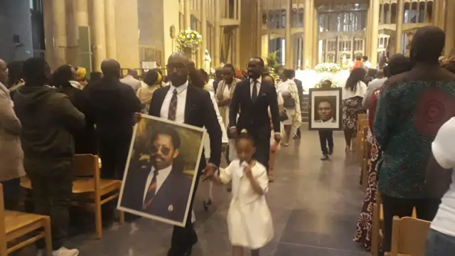 Abitabiriye misa yo kwibuka ababo bapfanye na Prezida Juvénal Habyarimana kw'itariki ya 6/4/1994, aha ni i Buruseli mu Bubiligi, muri 'Basilique Nationale du Sacré-Coeur', kw'itariki ya 6/4/2024