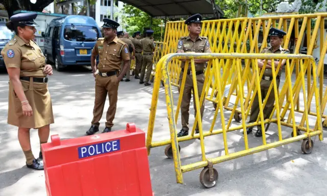 காவல் நிலைய தாக்குதல்