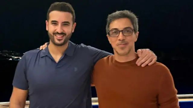 وزير الدفاع السعودي الأمير خالد بن سلمان إلى جانب نائب رئيس دولة الإمارات الشيخ منصور بن زايد.
