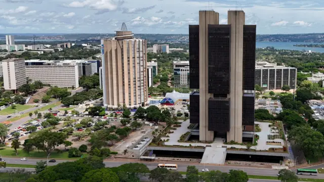 Foto aérea mostrando prédio do Banco Central do Brasil, em Brasília