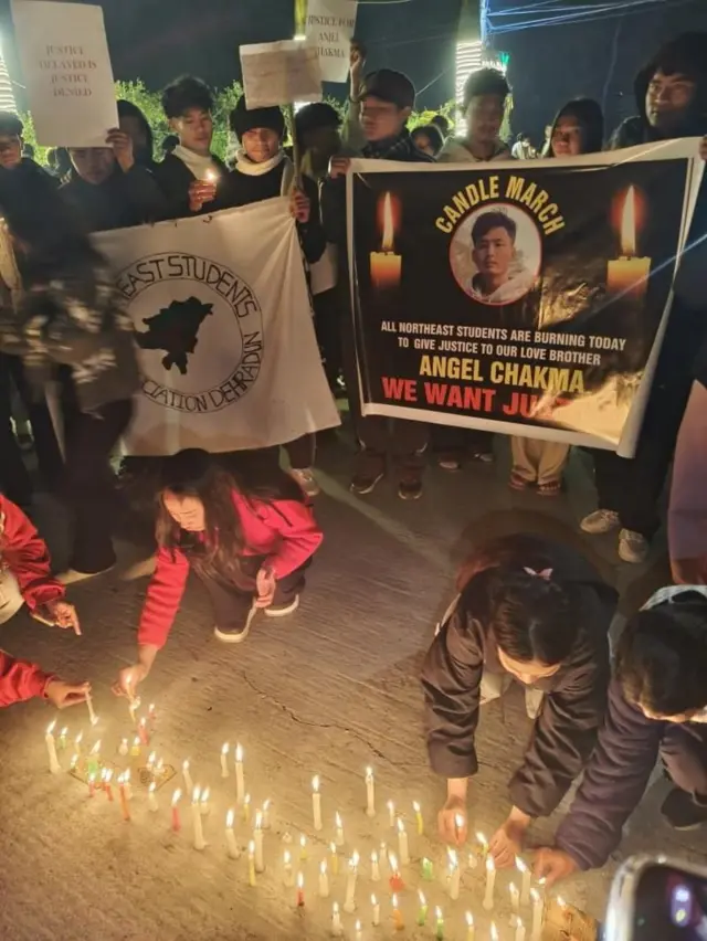 एंजलसाठी डेहराडून येथे कँडल मार्च काढण्यात आला.