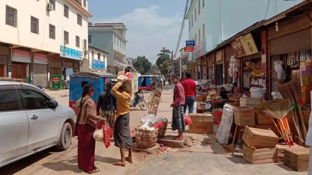 လောက်ကိုင်မြို့ထဲက ဗမာတန်း(ပုံဟောင်း)