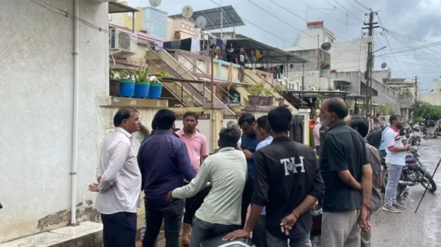 ਰਾਜੇਸ਼ ਦੇ ਗੁਆਂਢੀ