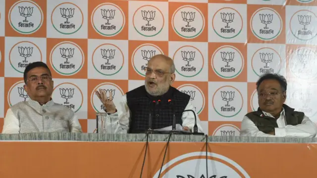 पश्चिम बंगाल के भाजपा नेताओं के साथ एसआईआर के समर्थन में गृह मंत्री अमित शाह की प्रेस कांफ्रेंस