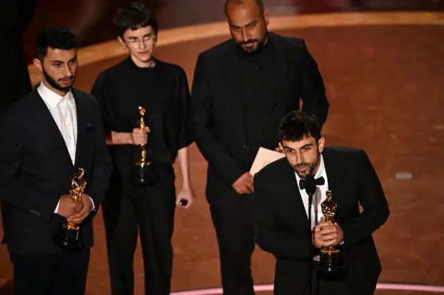 Yuval Abraham al recoger el Oscar a mejor documental por No Other Land.