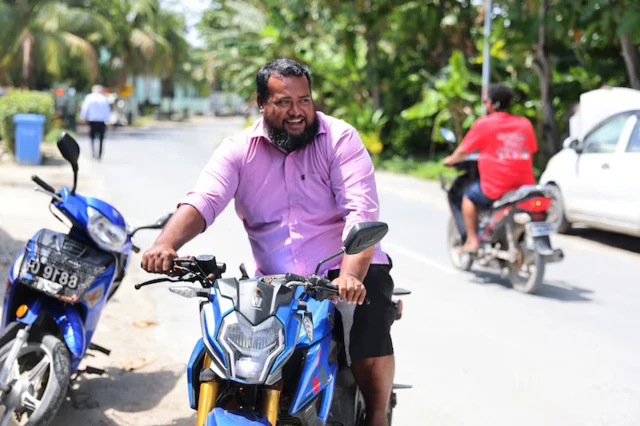 Maani Maani, 32 tuổi, lo lắng về việc cư dân Tuvalu phải rời đi vĩnh viễn