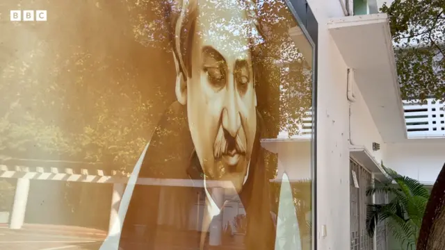 গোপালগঞ্জে বাংলাদেশের প্রতিষ্ঠাতা রাষ্ট্রপতি শেখ মুজিবুর রহমানের প্রতিকৃতি