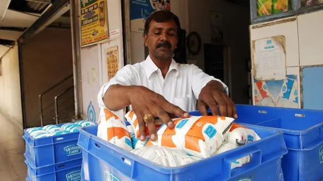 పాల ప్యాకెట్లు