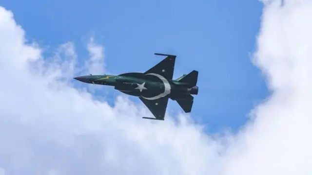 पाकिस्तानी वायुसेनासँग हाल चीनमा बनेको जे-१०सी र जेएफ-१७ विमानहरू छन्